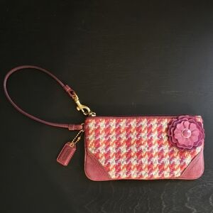 Vintage Coach Pink and Orange Houndstooth Wristlet